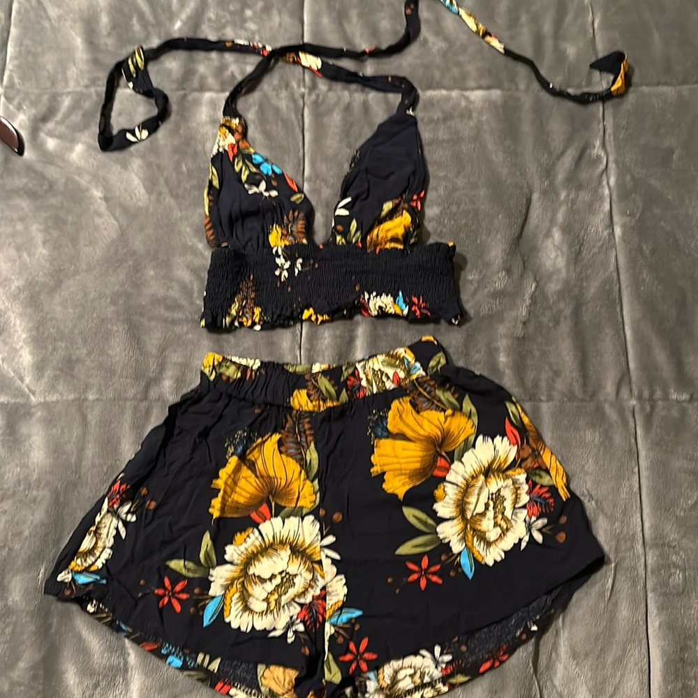 Halter top and shirts set